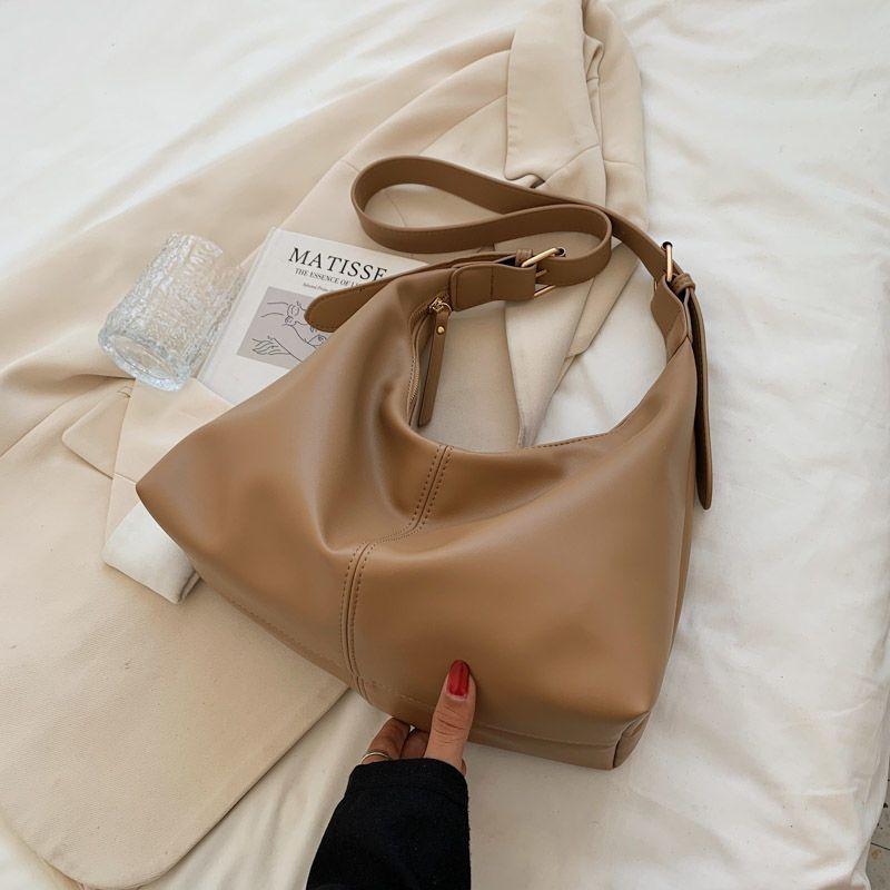 Large-capacity high-end explosive foreign style new versatile Mori niche Korean version retro casual underarm baguette bag