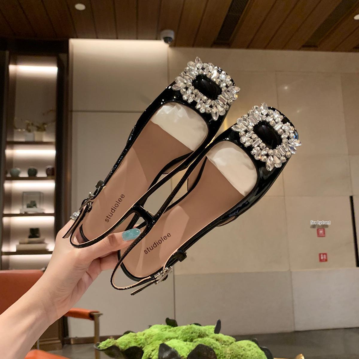 

Очаровательные босоножки с квадратным носком и ремешком на пятке со стразами - Женские летние на массивном каблуке 37