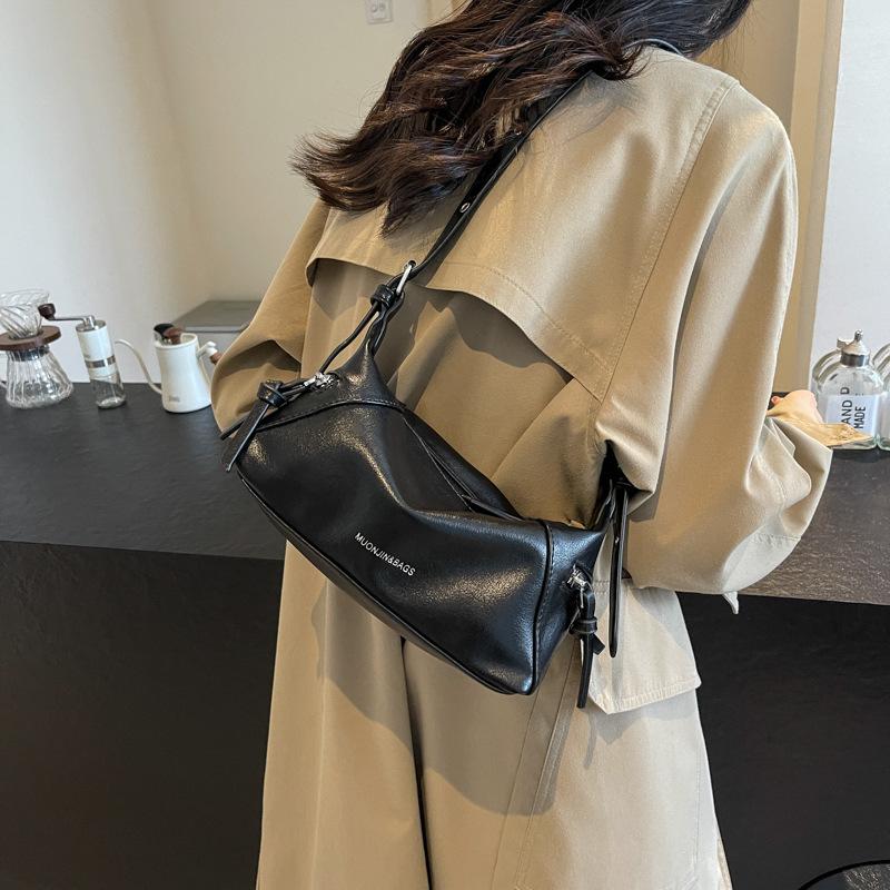 2025 niche design new women's bag autumn retro locomotive armpit bag versatile shoulder handbag messenger bag