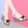 Sommer neue High Heels Damen Keilabsatz mittelalte Mutter Schuhe bequeme weiche Sohle modische dicke Sohle vielseitige Sandalen