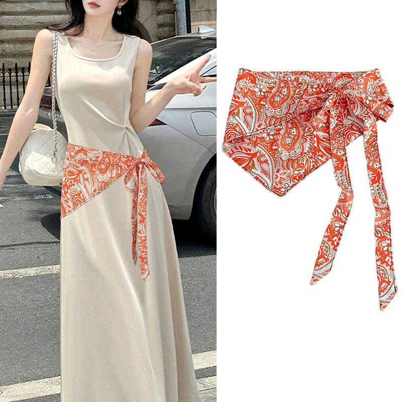 Triangular Scarf with Vintage Ethnic Print Cashew Flower Design for Women Adds Unique Fashion Flair