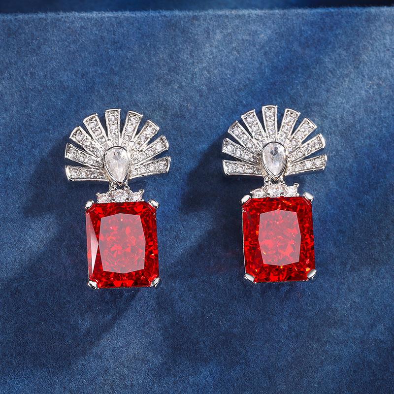 

Autumn and winter new Huabi jewelry set high carbon diamond ice flower cut copper inlaid fan stud earrings main stone 10 * 12