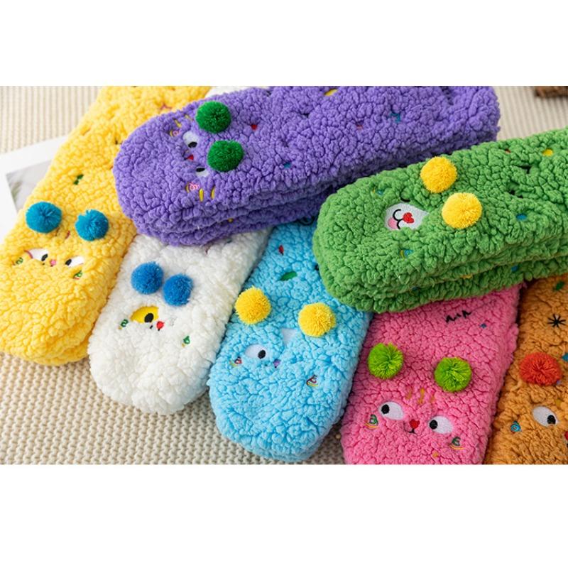 Chaussettes en laine de peau de mouton pour femmes Longueur mi-mollet Chaussettes de sol mignonnes pour l'automne et l'hiver Épaissies et chaudes Chaussettes de nuit ultra-épaisses pour usage domestique