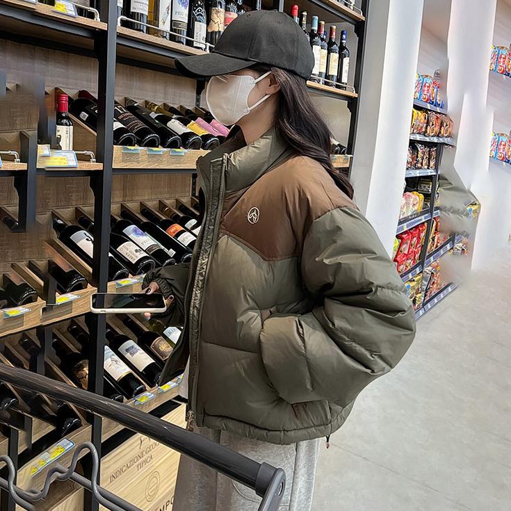 Colorblock Cremefarbenes Brot Damen Wintermantel Weiße Entendaunenjacke Damen Kurzstil