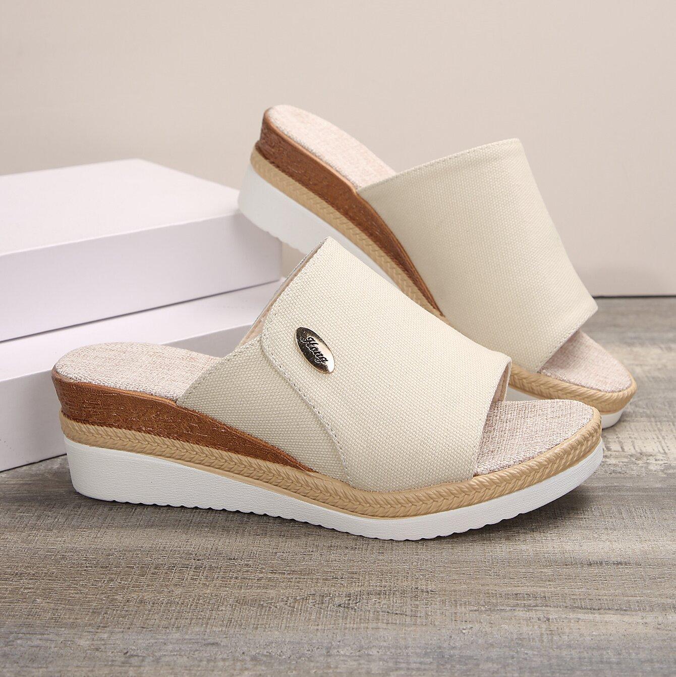 

Foreign trade slope heel slippers women s 2025 new European and American thick bottom medium heel casual beach fish mouth cool slippers large size 39 бежевый