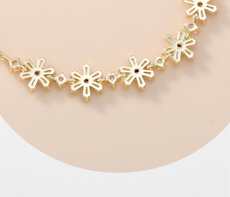 Zircon Snowflake Pull-out Bracelet: Elegant Women's Niche Design