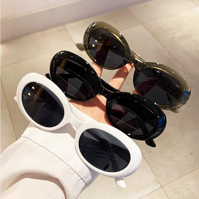 Classic Designer Style Style Oval Sun Glasses Glasses Ladies Sun Eyeglasses For Men Trend Punk Trendy Luxury Rivet Small Spectacle Frame Frame