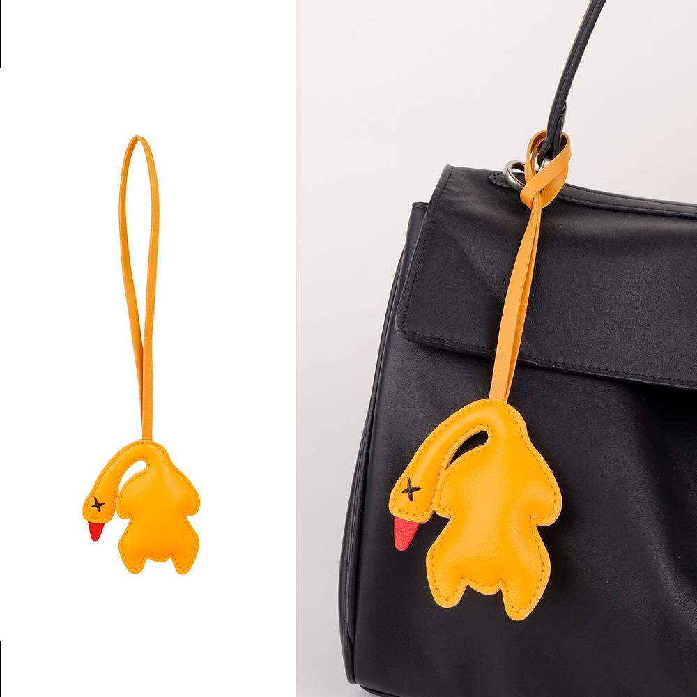 

Причудливый 3D брелок из ПУ кожи в виде жареной утки, забавный шарм для сумки, автомобильные аксессуары, креативный модный декор для рюкзака жёлтый