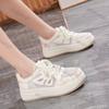 Damenschuhe 2026 Frühling Herbst Neu Atmungsaktives Mesh Rutschfeste Plateau-Sneaker Bequeme Absatzhöhenerhöhung Schnürung Freizeit-Schuhe