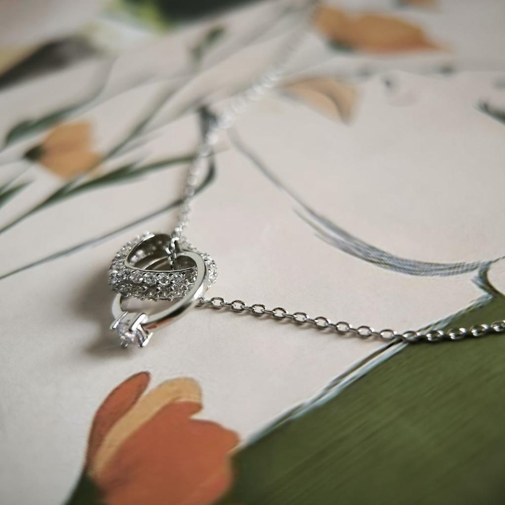 Серебряное колье с фианитами, вес изделия 2,71 гр (2185574)