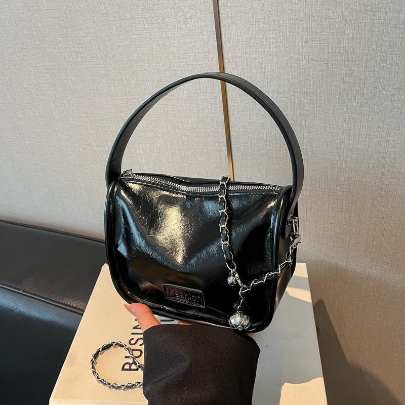Premium texture small bag women's 2025 new fashion chain shoulder messenger bag versatile patent leather portable small square bag