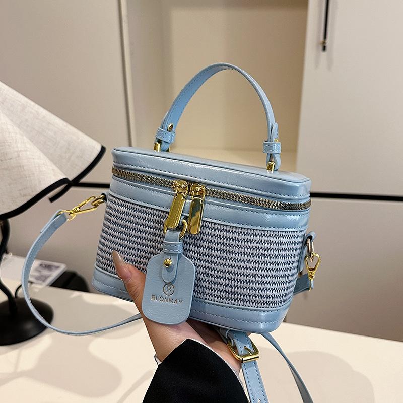 High-end niche design bag women's spring and summer new fashion messenger bag women's portable box bag