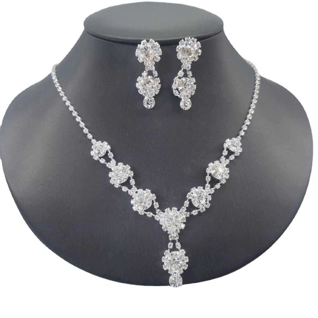 Brandneues Brautschmuck-Set: Silberne Strass-Halskette, Ohrringe & Armband Hochzeitsaccessoires