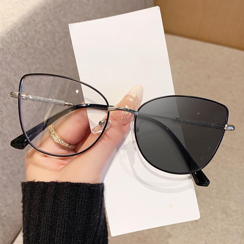 Fashionable Popular Photochromic Blue Light Blocking Glasses Luxury Metal Cat Eye UV-Protective Ladies' Stylish Plain Eyeglasses