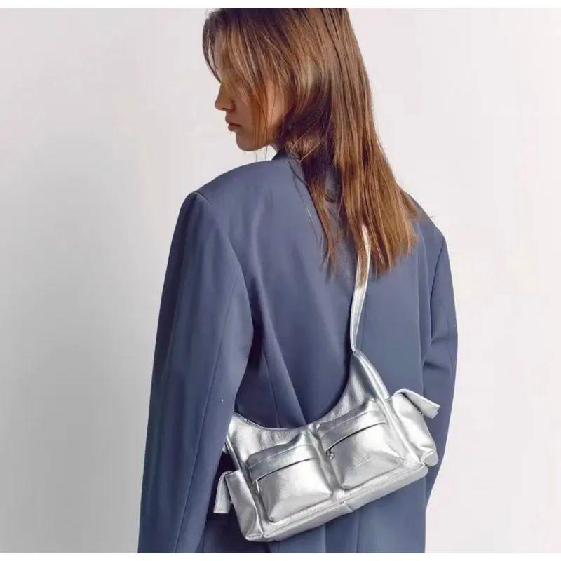 

Южная Корея Нишевый стиль Сумка Само Ондо Большая сумка-седло Сумка через плечо Сун Юйцинь Цайюань Цуй Цигуй Тот же стиль Small size Silver