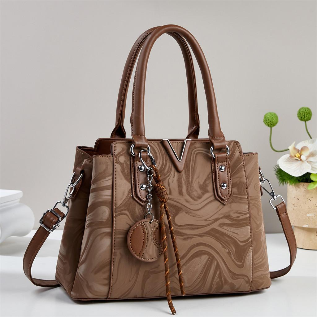 Casual Single Shoulder Bag For Daily Use With Internal Zipper Pockets And Soft Structure
