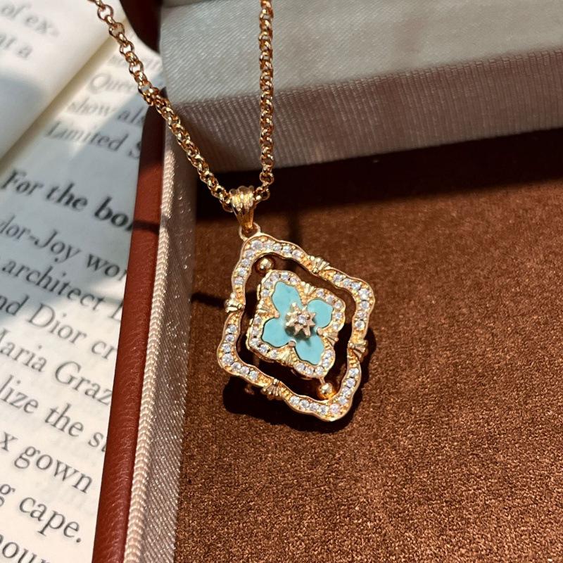 French Antique High-End Sense Versatile Rotating Double-Sided Four-Leaf Clover White Shell Necklace Light Luxury Design Court Style Collarbone Chain