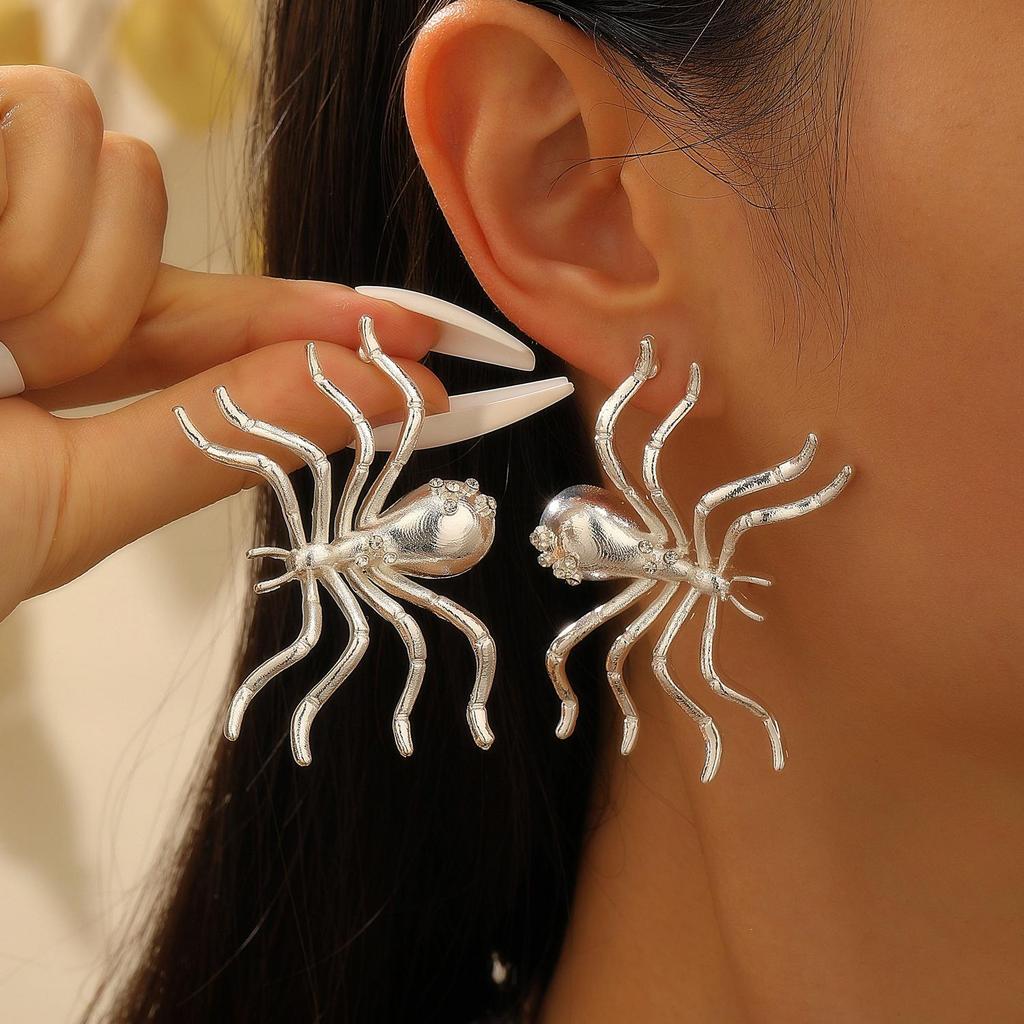 Gothic Spider Stud Earrings: Creative Animal Design for Women - Perfect for Halloween