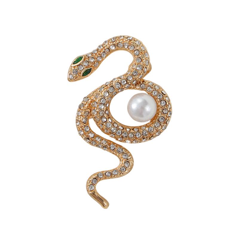 "Elegant Retro Snake Brooch for Women - Fashionable, Unique, Exquisite Pin Accessory"