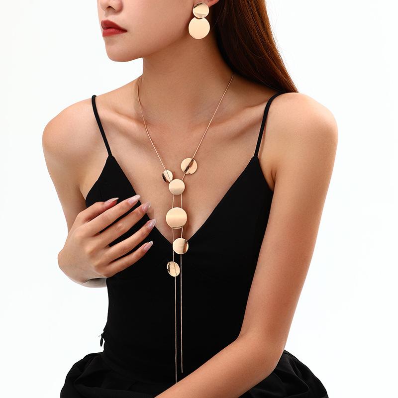 Versatile Women's Long Necklace Trendy Temperament Jewelry Disc Hollow Geometric Chain Necklace Earrings Cover