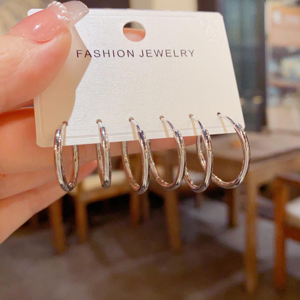 Personalized Metal Circle Earrings: Three-Piece Set with Unique Design and Elegant Style