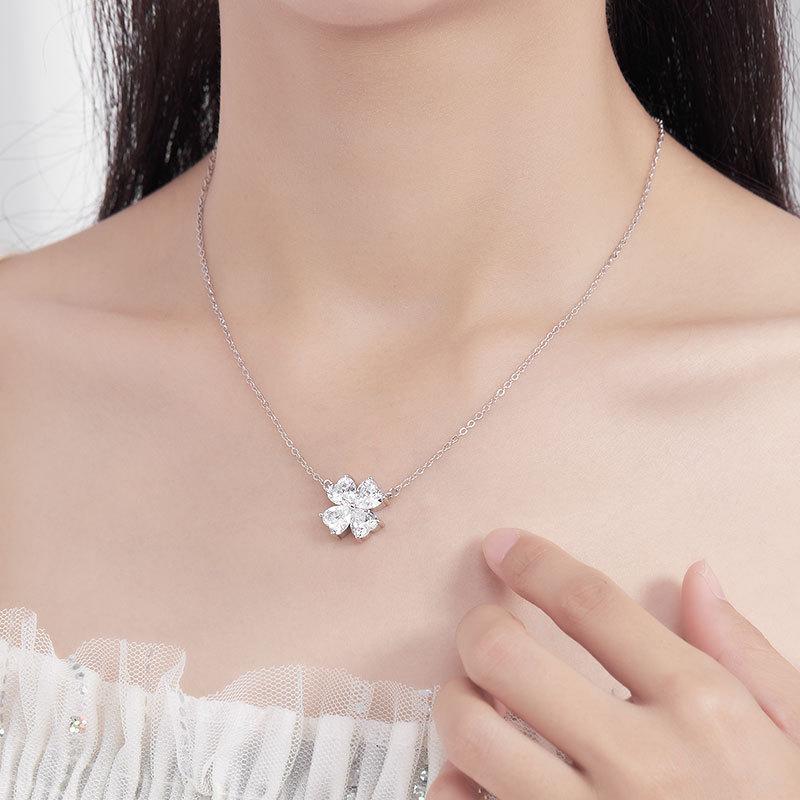 Heart-shaped Zircon Necklace with Four leaf Clover