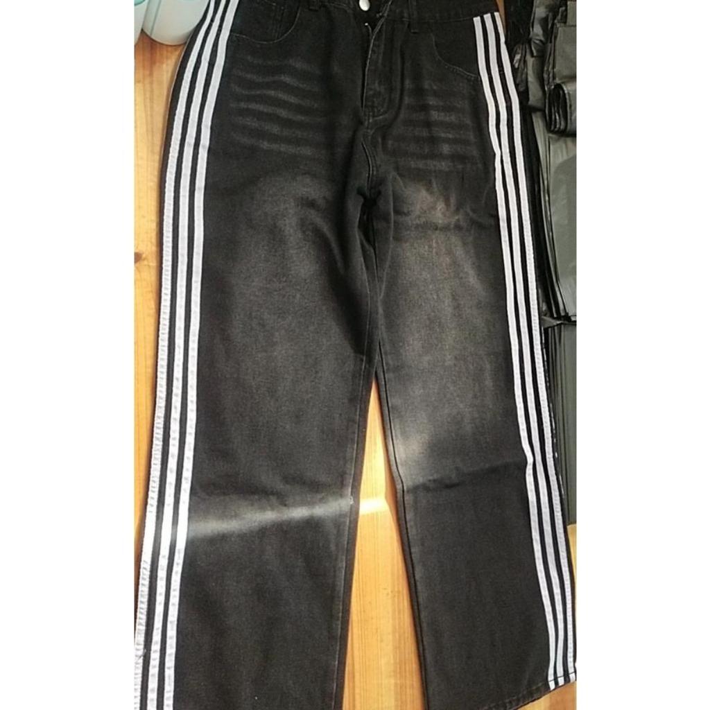 Jeans Baggy RogueWave Y2K di Alta Qualità Ricamati a Righe Harajuku Pantaloni da Allenamento Uomo Donna Hip Hop Streetwear Casual Gamba Larga Denim