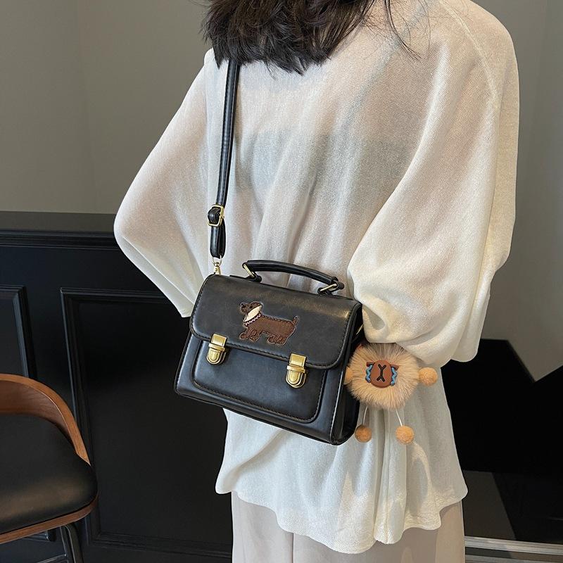 Fashion and high-end portable small square bag women's 2025 winter niche simple casual shoulder messenger bag trendy women's bag