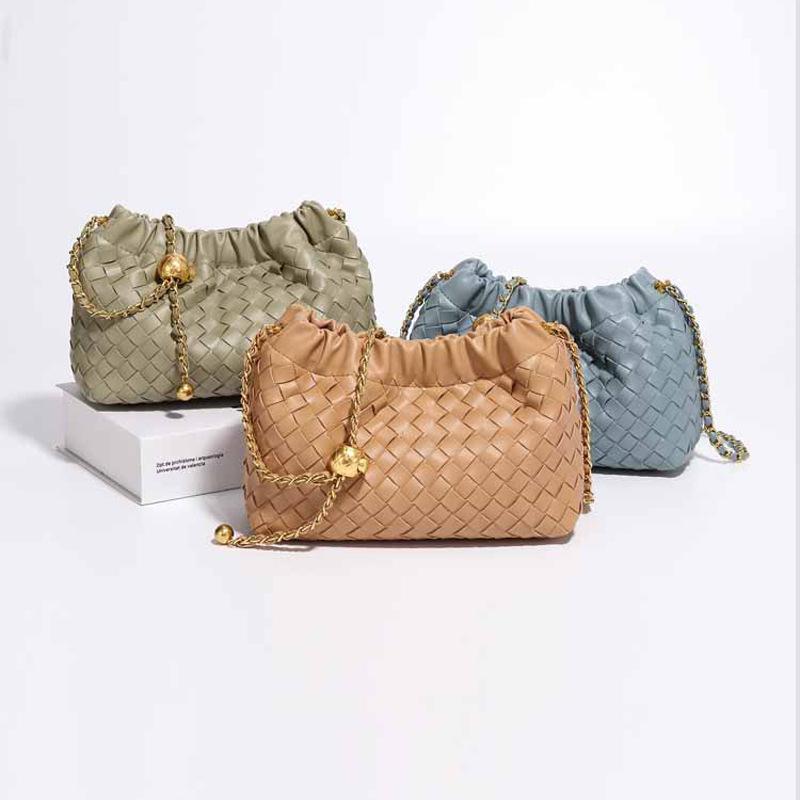 Retro Fashion Single-shoulder Crossbody Bag with Pleated Cloud-patterned Chain Strap