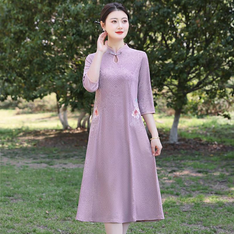 Retro Qipao Dress for Middle-aged Women, Slimming Fit, Seven-quarter Sleeves, Perfect for Spring and Summer