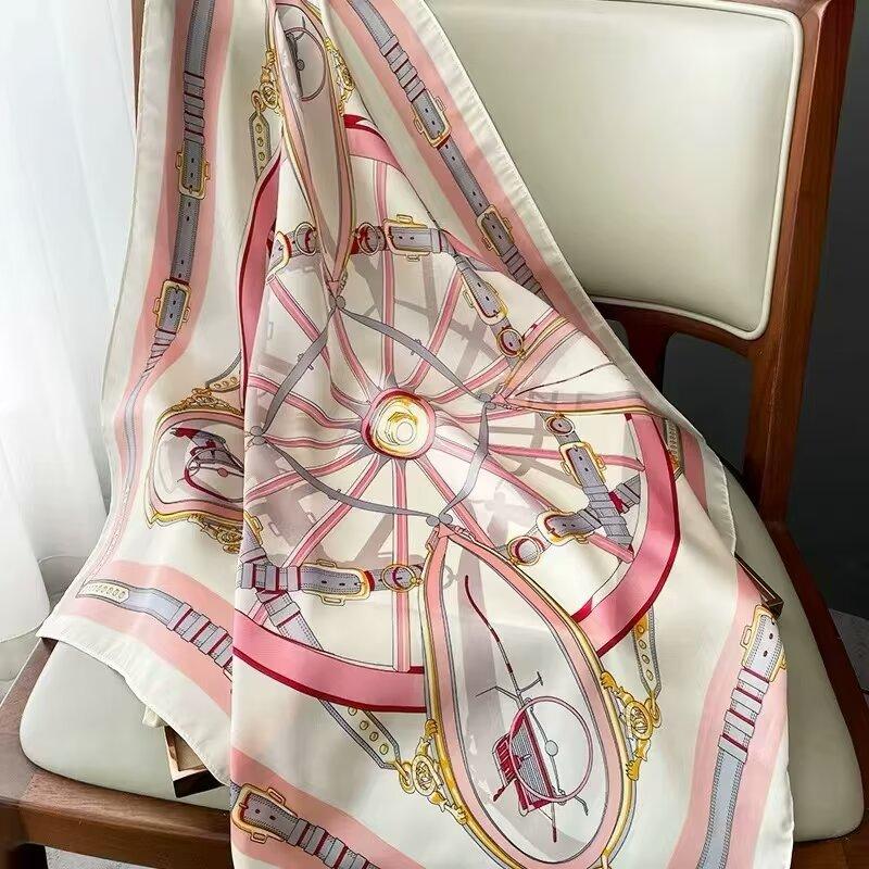 1 pcs 70x70 Gifts for mom: Imitation silk scarves, chain scarves, printed small square scarves, elegant scarves and shawls