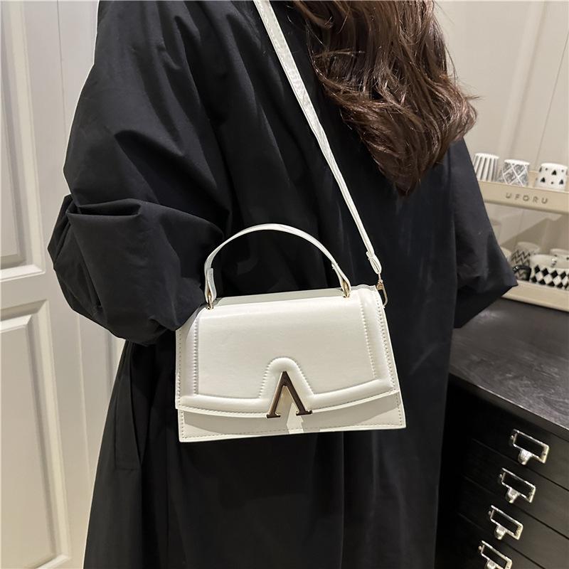 French Letter Fashion Texture Portable Small Square Bag 2025 Casual New Women's Shoulder Underarm Bag Messenger Bag