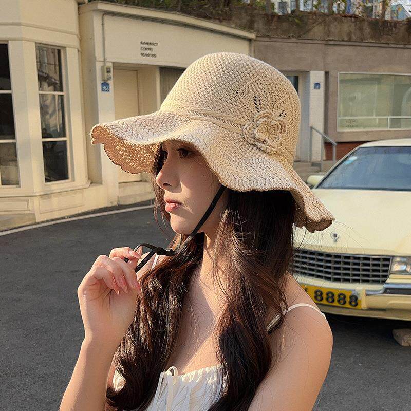 Women Floral Crochet Bucket Hat Ruffle Wide Brim Sun Hat with Chin Strap Breathable Hollow Knit Fisherman Cap for Outdoor Travel Sun Protection