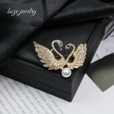 Elegant Swan Fashion Brooch - Luxurious Women's Clothing Accessory, Chic Anti-Exposure Pin Buckle.