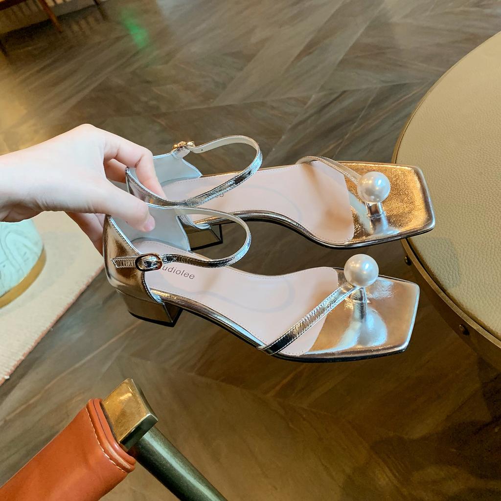 Leather version of grape mother, the same pearl thick heel sandals women's summer word with square head toe flat bottom fashion women's shoes