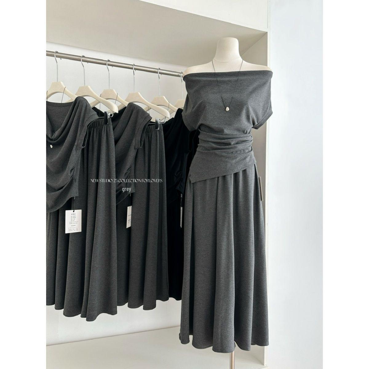 

Gray Korean One-Shoulder Top & High-Waisted Skirt Set with Necklace XL (130-145)