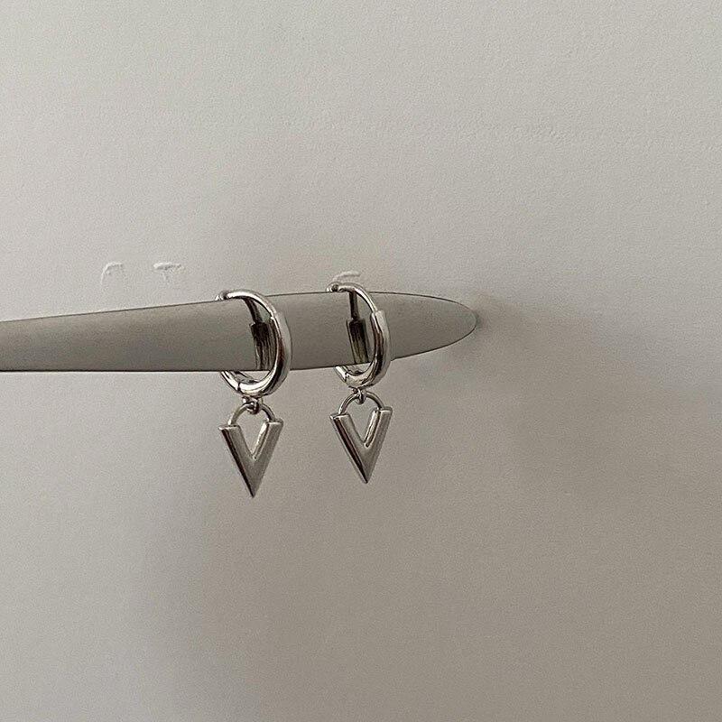 ANENJERY Glossy V-shaped Pendant Earrings for Women Simple Niche Design Female Korean Hoops Huggies Wholesale Boucle D’oreille
