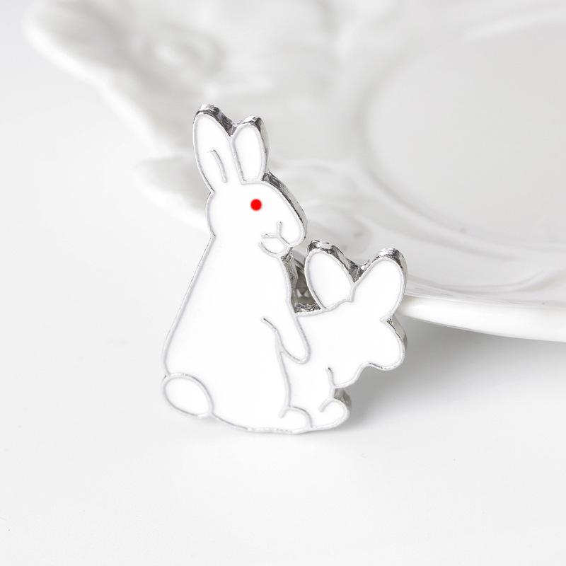 Cartoon Lovely White Rabbits Brooch Pins Animal Brooch Denim Jacket Pin Badge Gift Funny Fashion Jew
