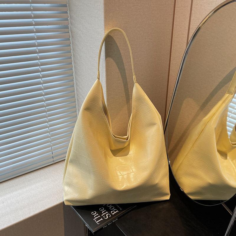 Niche fashion bag women's new large-capacity fashion retro shoulder bag versatile casual tote bag
