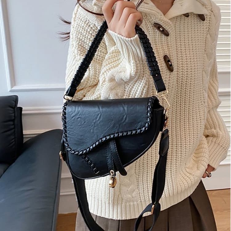 Retro-style Personalized One-shoulder Crossbody Armpit Bag