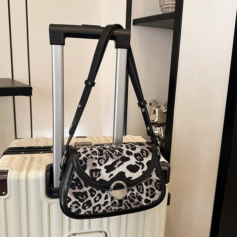 Small Crossbody Bag For Women 2026 Luxury Brand Underarm Shoulder Handbag And Purse Vintage Leopard Printing Envelope Bag Lady