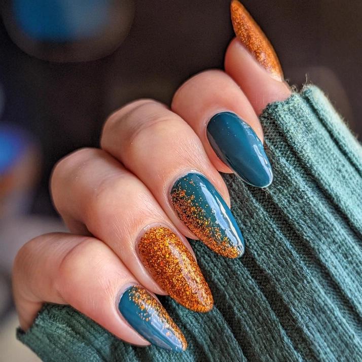 Medium Almond-Shaped Blue & Orange Glitter Press-On Nails for Autumn/Winter
