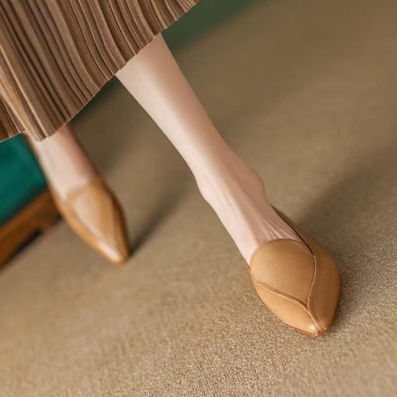 A New Style of Stylish and Simple Flat Flat Lazy Shoes That Can Be Worn on One Foot
