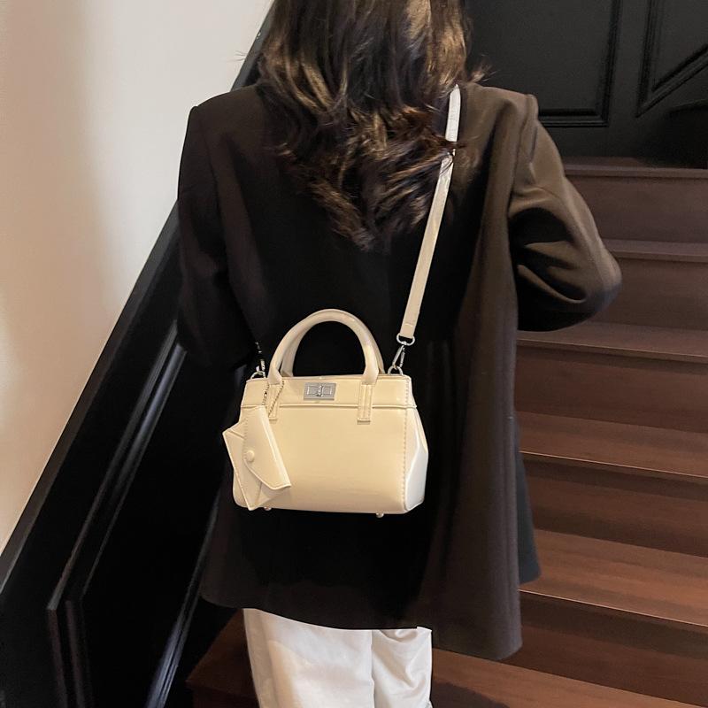 Retro Fashion Hand Carry Platinum Bag Women's New Sweet Solid Color Shoulder Bag Commuter Messenger Bag