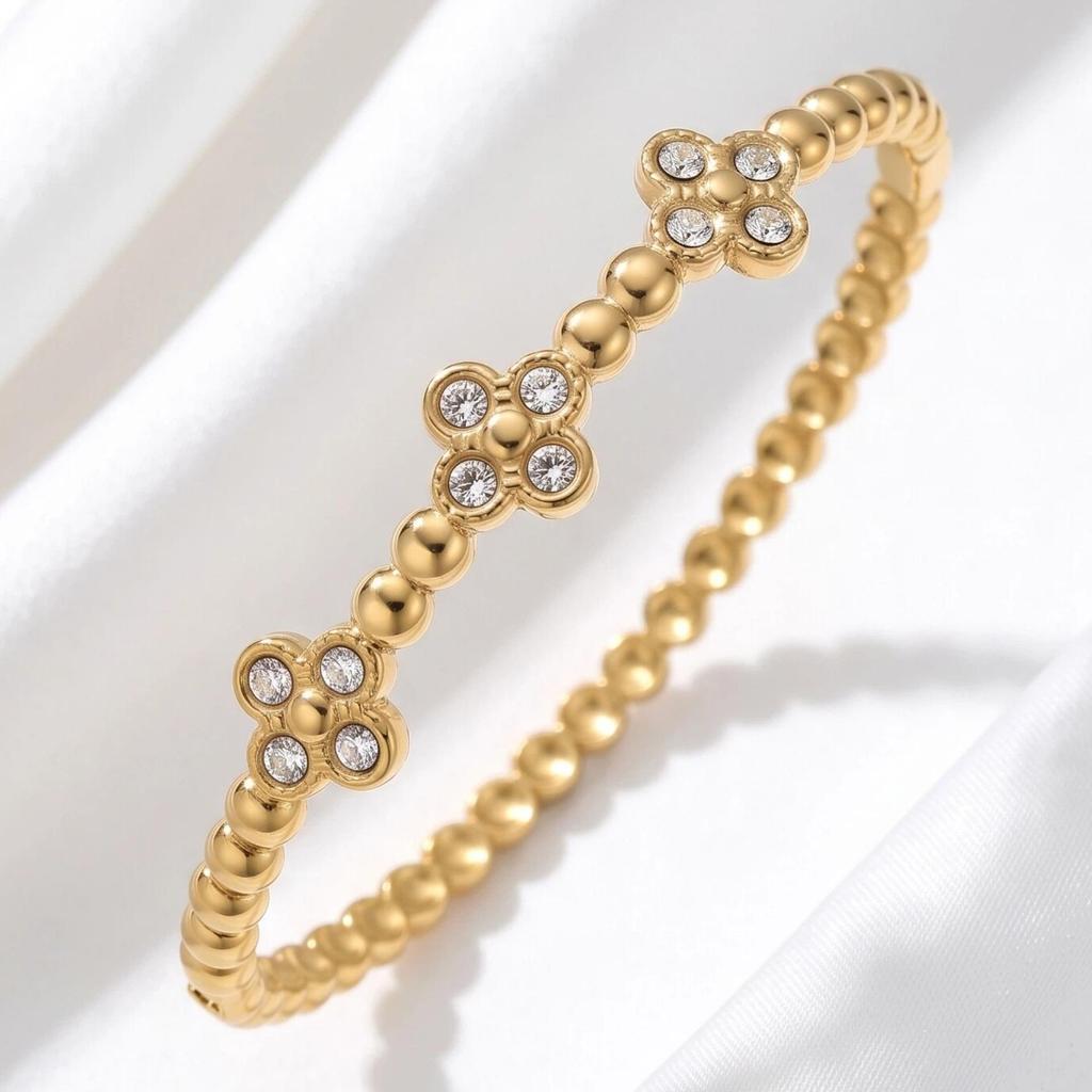 Elegant Titanium Steel Bracelet with Clover & Floral Design - Women's Bestseller in Light Luxury.