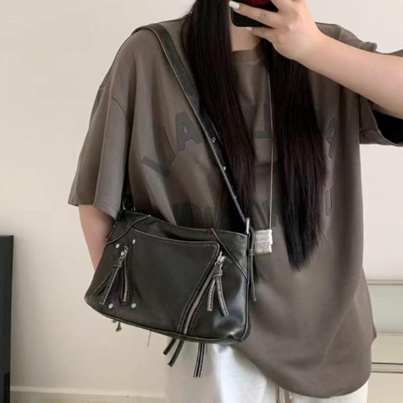 Fashion Tassel Underarm Bag Y2k Hot Girl Vintage Motorcycle Bag Tassel-decorated Women's Handbag Casual Versatile Commuter Bag