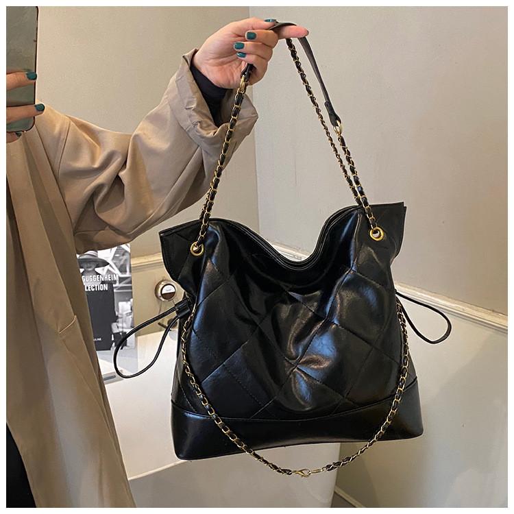 IELGY Oil Leather Retro Large-Capacity Tote Bag Loose Commuter Shoulder Portable Bucket Bag