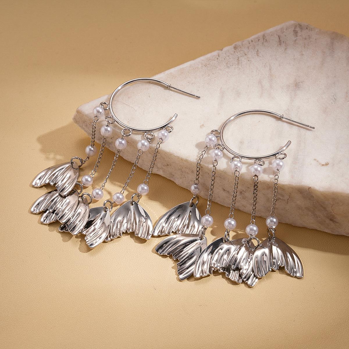 Imitation pearl fishtail fringed C-shaped silver needle earrings fashionable personality unique feeling earrings