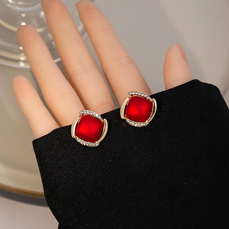 Simple Geometric Pearl Stud Earrings Exquisite Commuter Superior Earrings Earrings