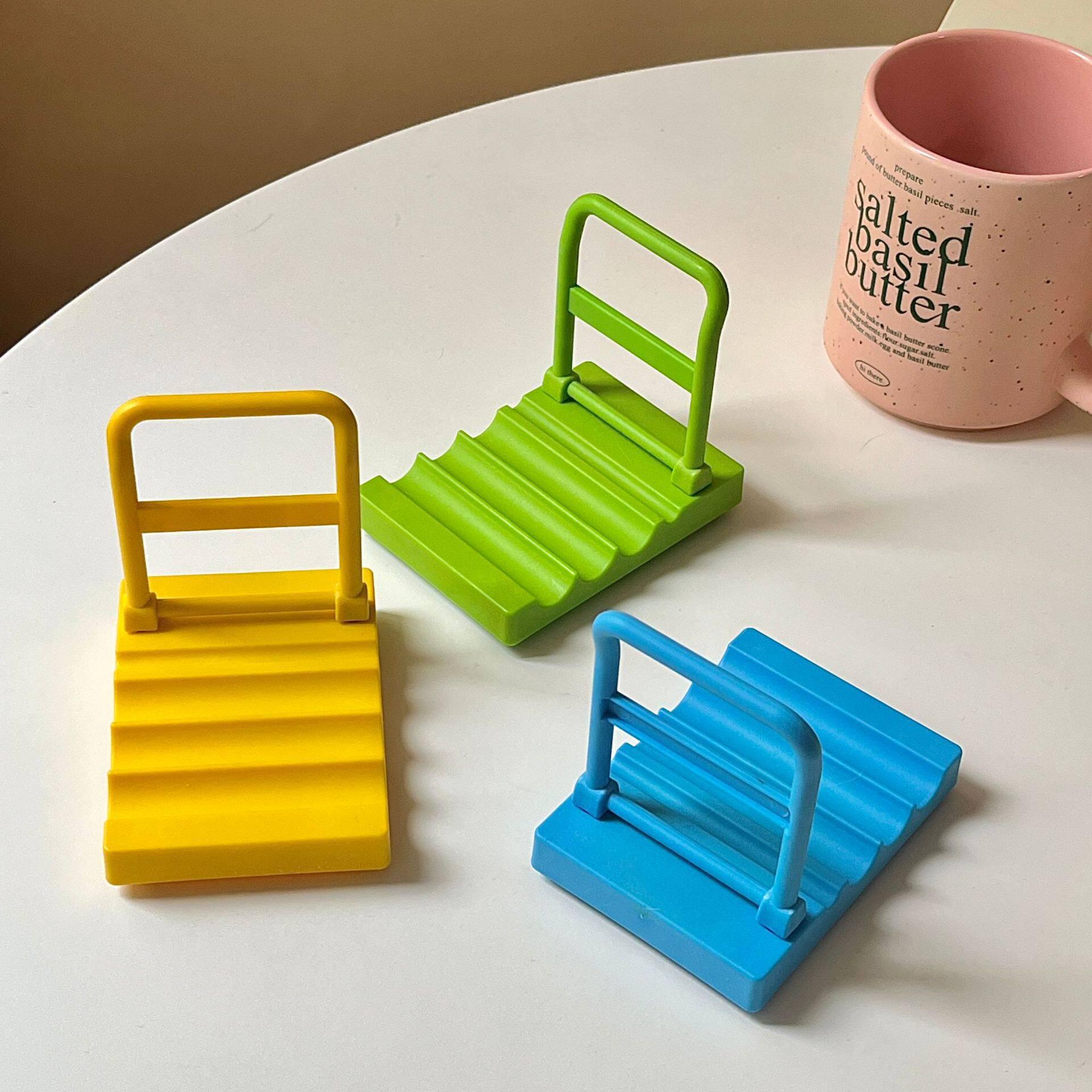 Adorable Trolley Phone Holder: Minimalist Desktop Decor for Dorms and Offices